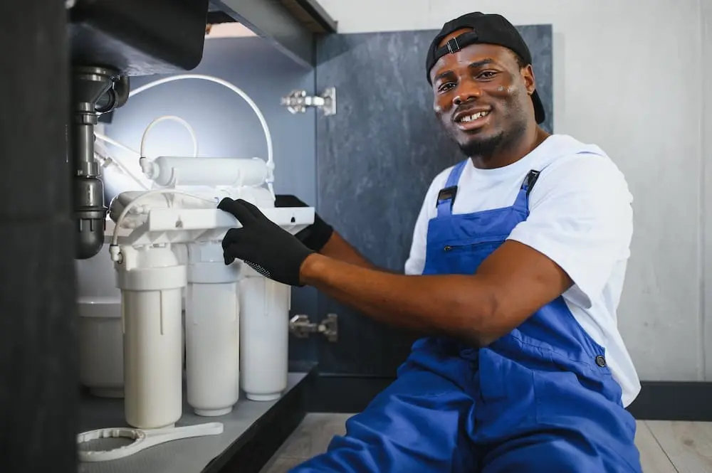 What Is the Best Water Softener for Arizona? - Ambient Edge Plumber plumber changing the water filter.